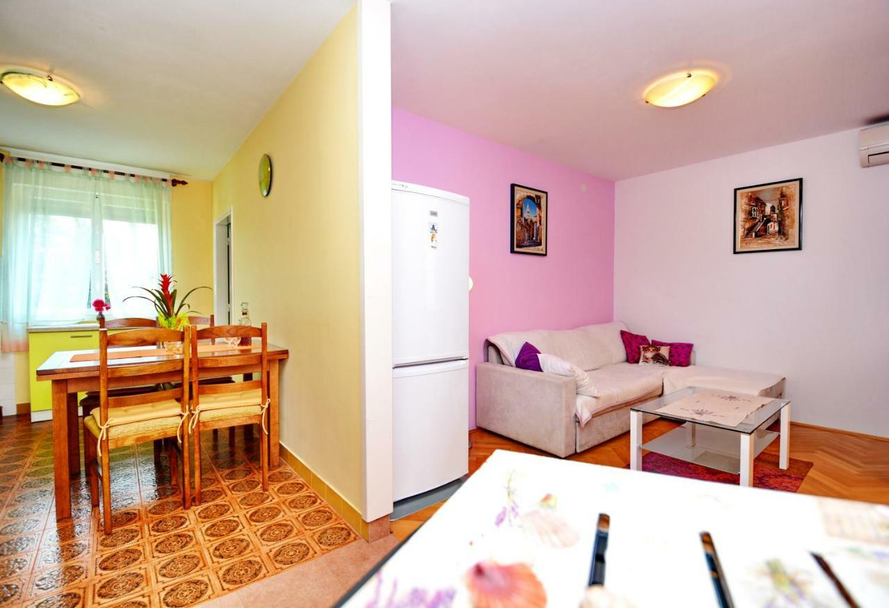 Aleja Apartment *